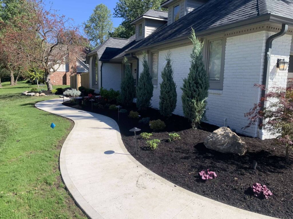 dyed landscaping mulch