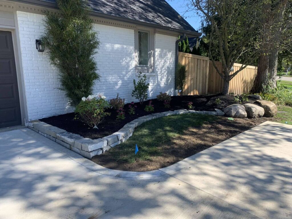 Plants Stone edging Mulch